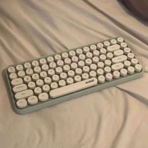 NWOT Mint Bluetooth Keyboard